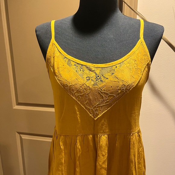 Dress size Small long really cute - Picture 2 of 4